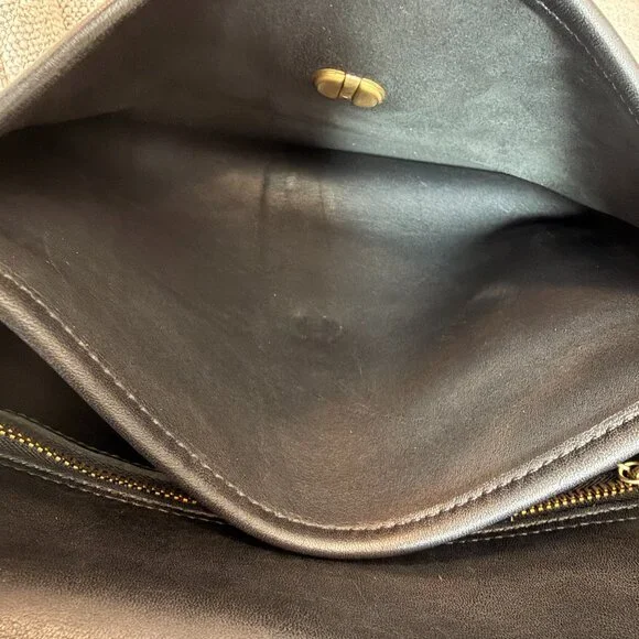 Vintage COACH Court Turnlock Crossbody Bag – Model 9870 | Black - Picture 14 of 16